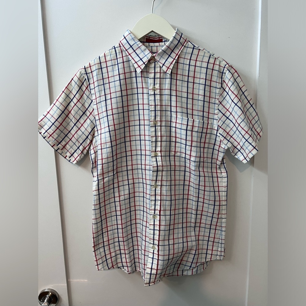 Men’s checkered short sleeve button down shirt size Small